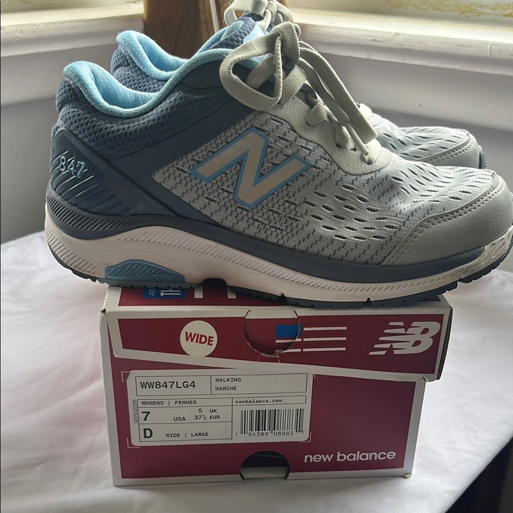 New Balance Blue and Gray Sneakers with Mesh Upper and Cushioning